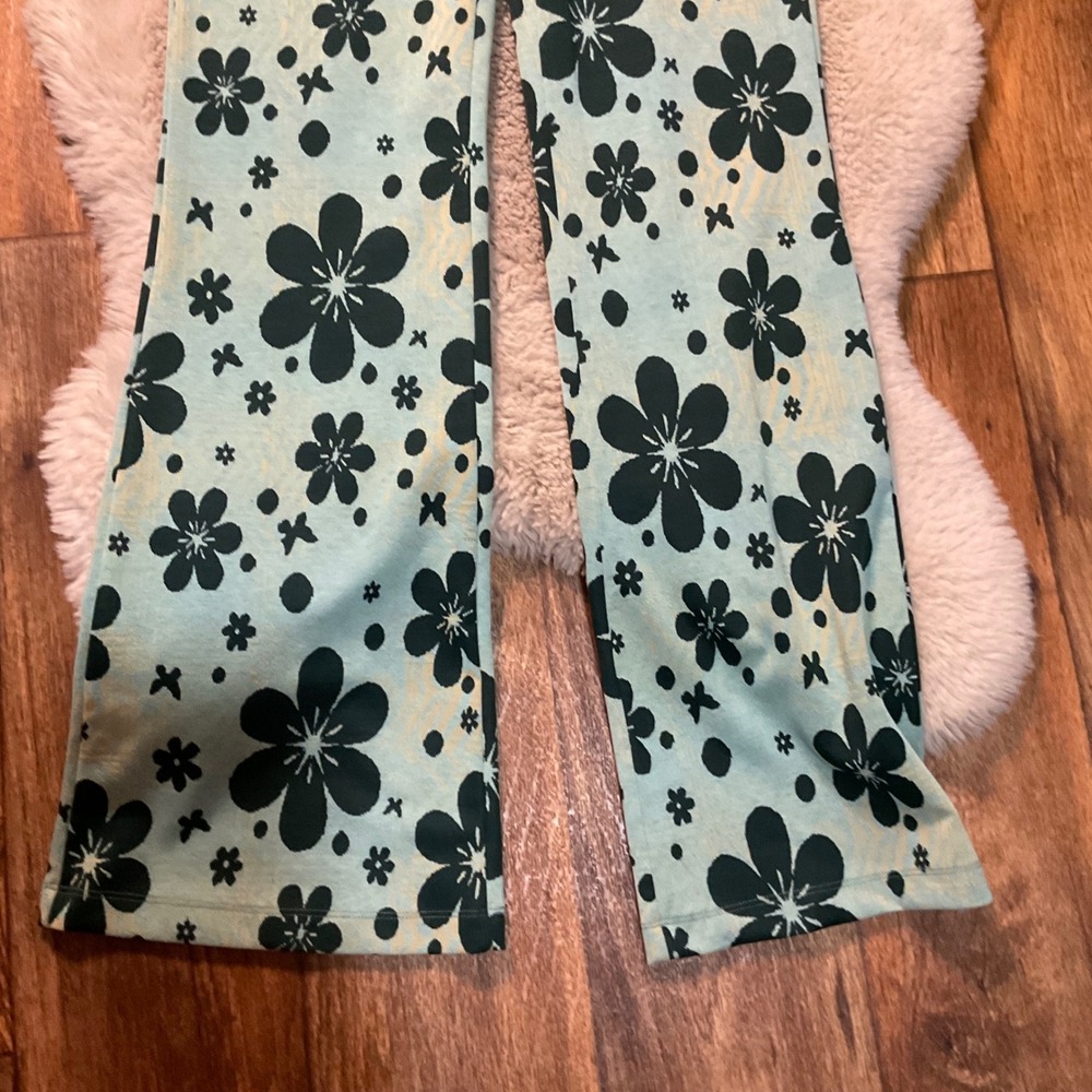 Urban Outfitters Pants Size Medium Retro Flare Bryan Flower Power Soft Green - Picture 4 of 10